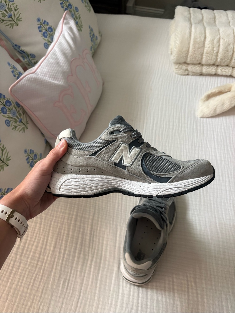 New Balance 2002 R Shoes - Picture 3 of 4